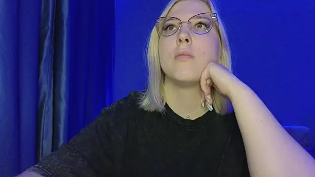 Snapshot of HotBrandyX chatting on 06-08-26, 03:23 HotBrandyX online show from 06-08-26, 03:23