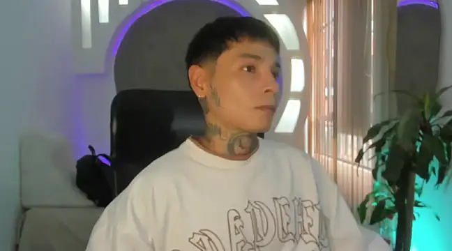 Snapshot of tattokoi chatting on 03-19-25, 07:17 tattokoi online show from 03-19-25, 07:17