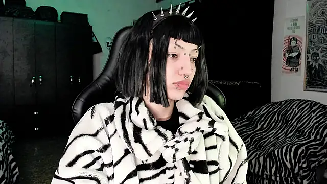 roxy toxic online show from 12-16-25, 01:54