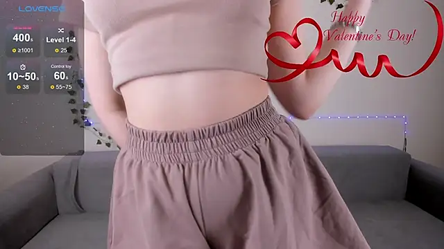 Snapshot of EmmyStar_ chatting on 02-13-25, 05:33 EmmyStar online show from 02-13-25, 05:33