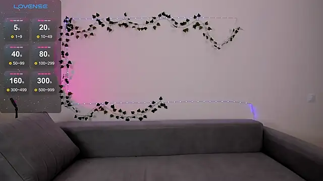 Snapshot of EmmyStar_ chatting on 03-17-25, 06:00 EmmyStar online show from 03-17-25, 06:00