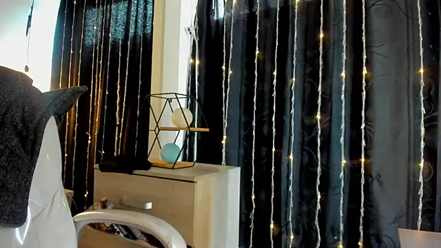 Nicole Foxx  online show from 03-12-25, 09:24