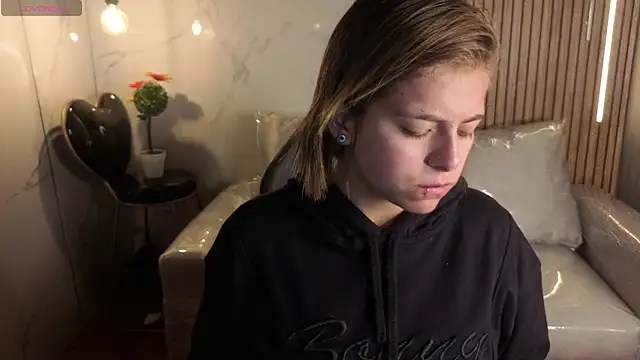 Kitten Cam online show from 04-17-26, 02:25