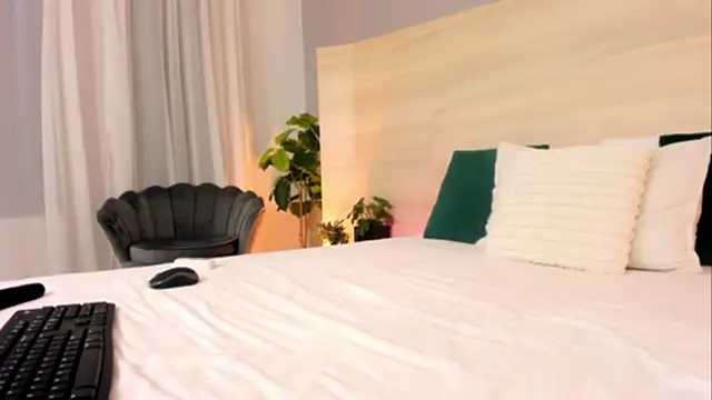 EllaWhiteX online show from 05-29-26, 05:00