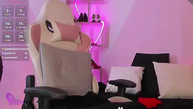 RayaCarr  online show from 01-24-25, 08:32