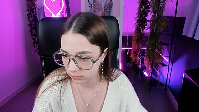 PamBeesly online show from 02-08-25, 08:09