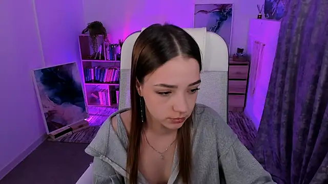 PamBeesly online show from 02-24-25, 11:10