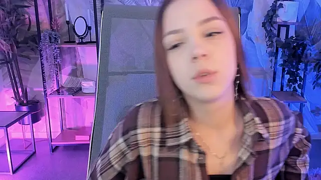 PamBeesly online show from 10-29-25, 08:49