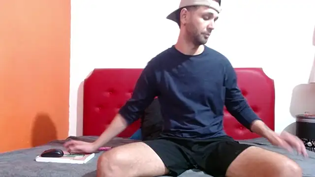 Cristian white online show from 10-25-25, 01:13