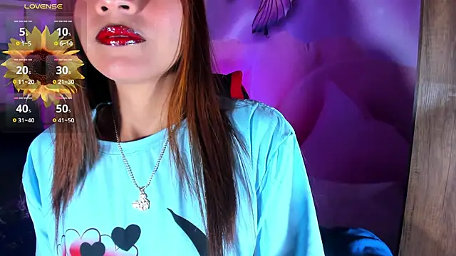 emili clark online show from 11-20-25, 04:12