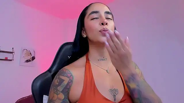 sophierooy22 online show from 02-05-26, 03:16