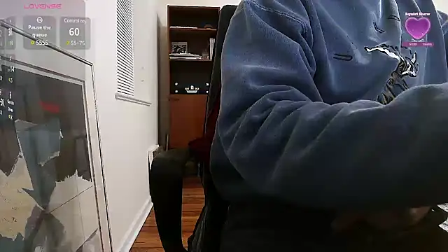 Snapshot of Prolapse_Pig chatting on 02-23-25, 04:07 Prolapse Pig online show from 02-23-25, 04:07