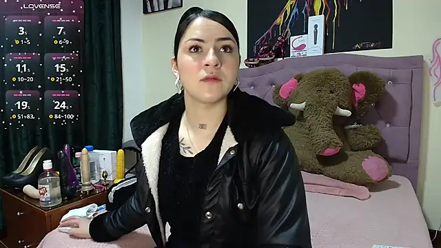 Emmie Hot online show from 11-21-25, 12:04