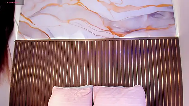 Snapshot of elevensky chatting on 10-28-25, 08:00 elevensky online show from 10-28-25, 08:00