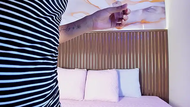 Snapshot of elevensky chatting on 11-08-25, 07:34 elevensky online show from 11-08-25, 07:34