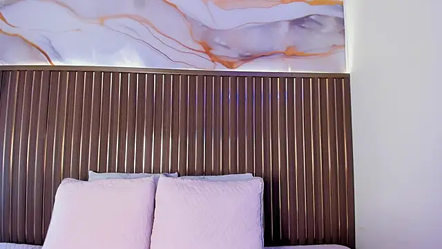 Snapshot of elevensky chatting on 11-15-25, 07:43 elevensky online show from 11-15-25, 07:43