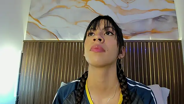 Snapshot of elevensky chatting on 11-23-25, 07:13 elevensky online show from 11-23-25, 07:13