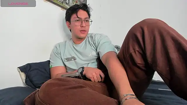 Amon  ashford online show from 04-11-26, 03:44