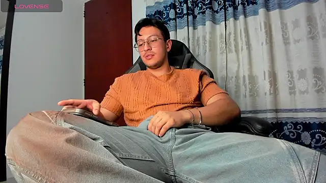 Amon  ashford online show from 07-30-26, 04:33