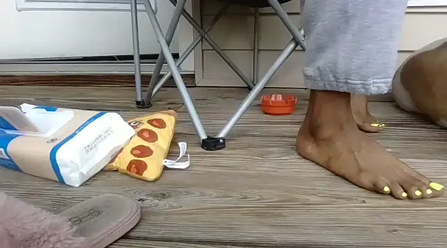 Snapshot of theprettysoles chatting on 03-13-25, 06:23 theprettysoles online show from 03-13-25, 06:23