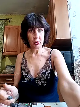 Laura Kiss online show from 11-21-25, 11:09