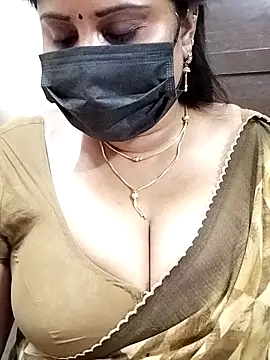 Queenflowerr online show from 02-10-25, 05:41