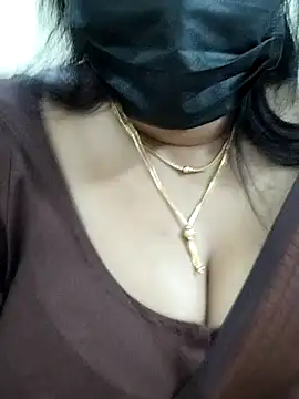 Queenflowerr online show from 02-11-25, 07:38