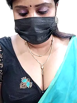 Queenflowerr online show from 03-05-25, 07:27