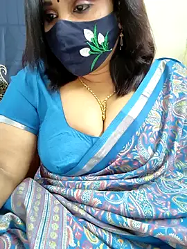 Queenflowerr online show from 02-10-26, 12:42