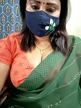 Queenflowerr online show from 04-19-26, 07:49