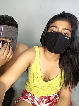 Snapshot of Love-N chatting on 09-28-25, 04:56 Love-N online show from 09-28-25, 04:56