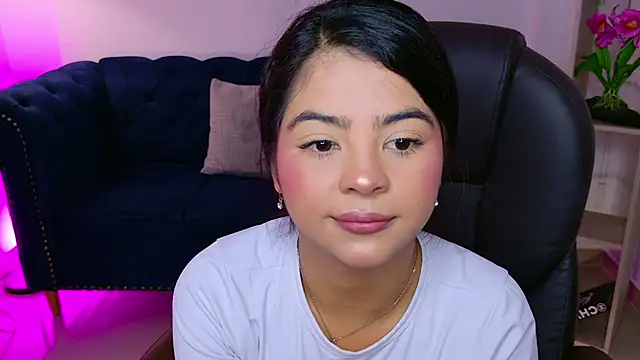 Snapshot of Layla_Breezee chatting on 05-08-26, 10:31 Layla Breezee online show from 05-08-26, 10:31