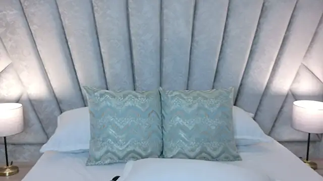 Layla Breezee online show from 07-25-26, 11:30