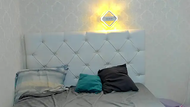 Snapshot of GladysHewell chatting on 01-30-25, 01:21 GladysHewell online show from 01-30-25, 01:21