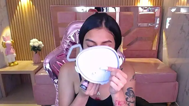 Snapshot of lilith_petit_sub chatting on 02-05-25, 01:04 lilith petit sub online show from 02-05-25, 01:04