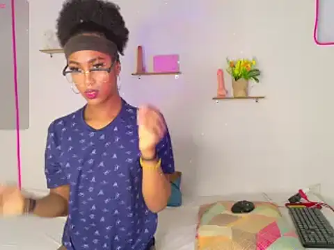 nahomy james25 online show from 01-23-25, 11:58