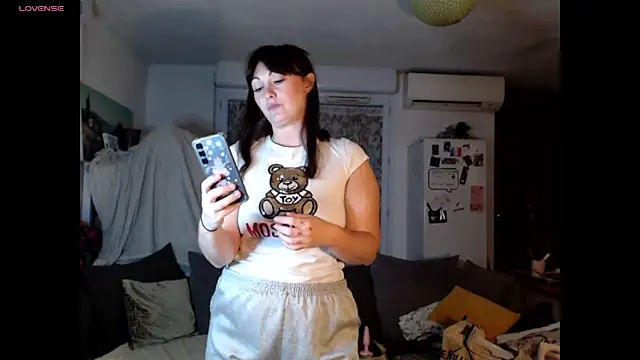 AdorahB3ll3 online show from 08-02-26, 07:12