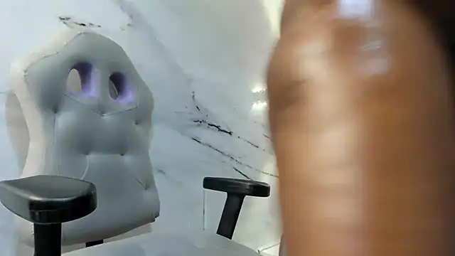 nefertiti ebony online show from 02-04-25, 10:43