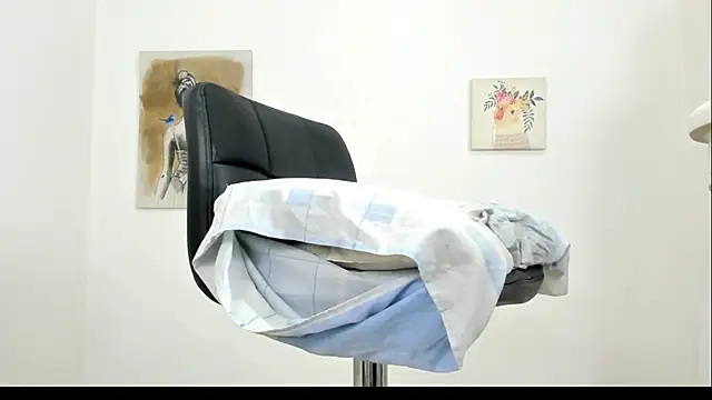 elizabethQuenx online show from 03-19-25, 08:54