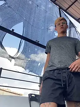 izan 20 online show from 03-19-25, 02:46