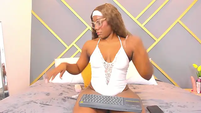 Alaia Colins online show from 02-19-25, 03:50