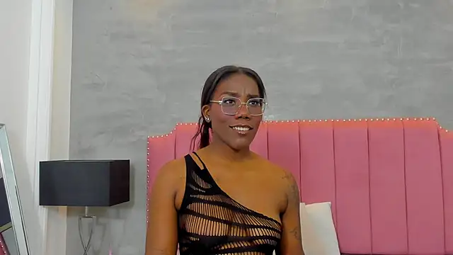 Alaia Colins online show from 11-17-25, 05:02