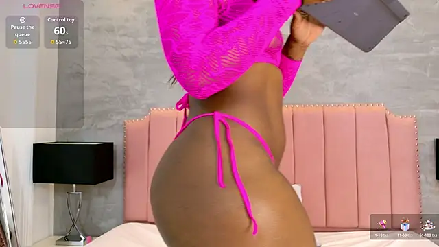 Alaia Colins online show from 12-19-25, 04:08