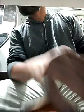 Snapshot of RaviRoy2326 chatting on 02-02-25, 05:04 RaviRoy2326 online show from 02-02-25, 05:04