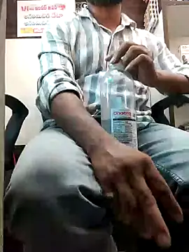 Snapshot of RaviRoy2326 chatting on 02-05-25, 05:52 RaviRoy2326 online show from 02-05-25, 05:52