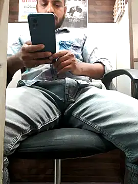 Snapshot of RaviRoy2326 chatting on 02-09-25, 05:40 RaviRoy2326 online show from 02-09-25, 05:40