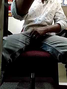 Snapshot of RaviRoy2326 chatting on 03-06-26, 06:43 RaviRoy2326 online show from 03-06-26, 06:43