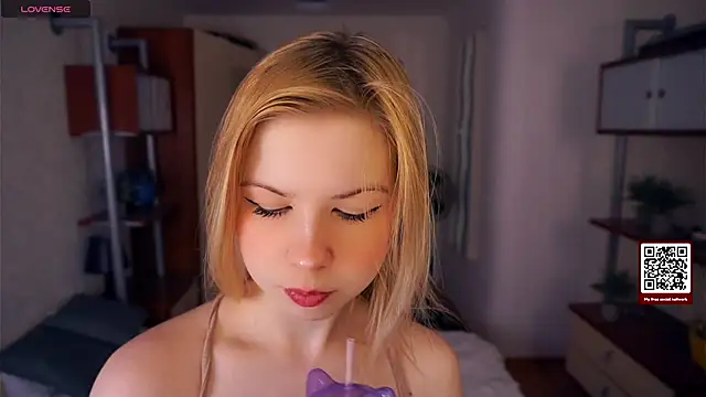 LynetHakes online show from 10-01-25, 04:07