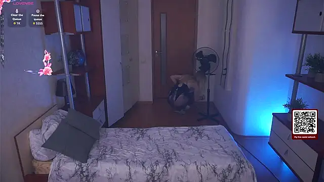 LynetHakes online show from 10-05-25, 04:33