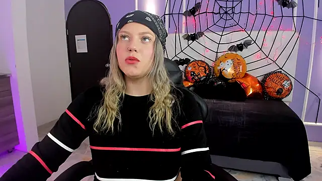 alaia greyy online show from 10-15-25, 01:22